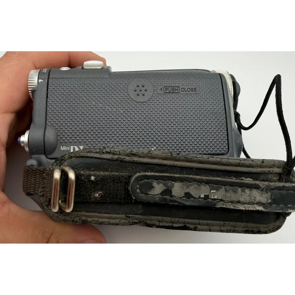 Panasonic PV-GS9 MiniDV Palmcorder Camcorder Blue 20x Optical Zoom 800x Digital